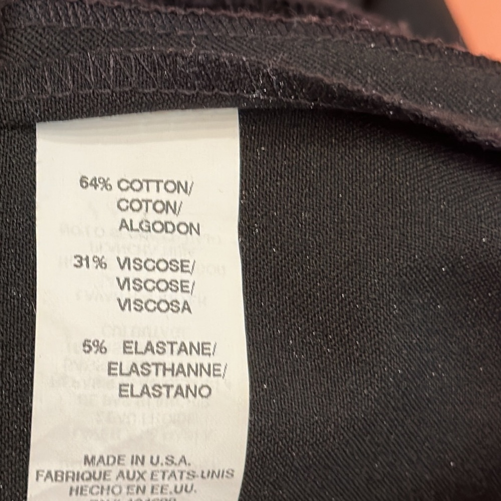 Black pleaded mini skirt. Size 4. - Picture 3 of 5